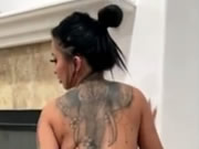 操一個大屁股真正的穆斯林紋身女人